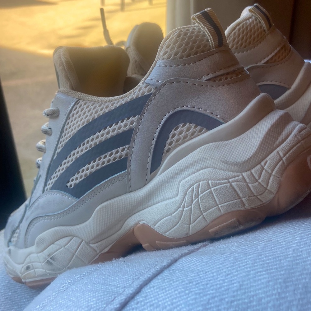 Basic Nude Sneakers - image 5